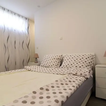 Paola Apartment *